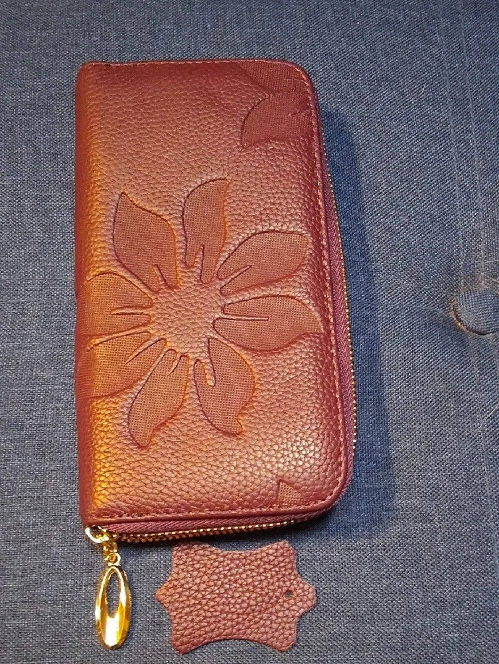 Women's Floral Embossed Zip Leather Wallet - Burgundy